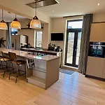 Spacious 3 Bed Kings Road Sw6